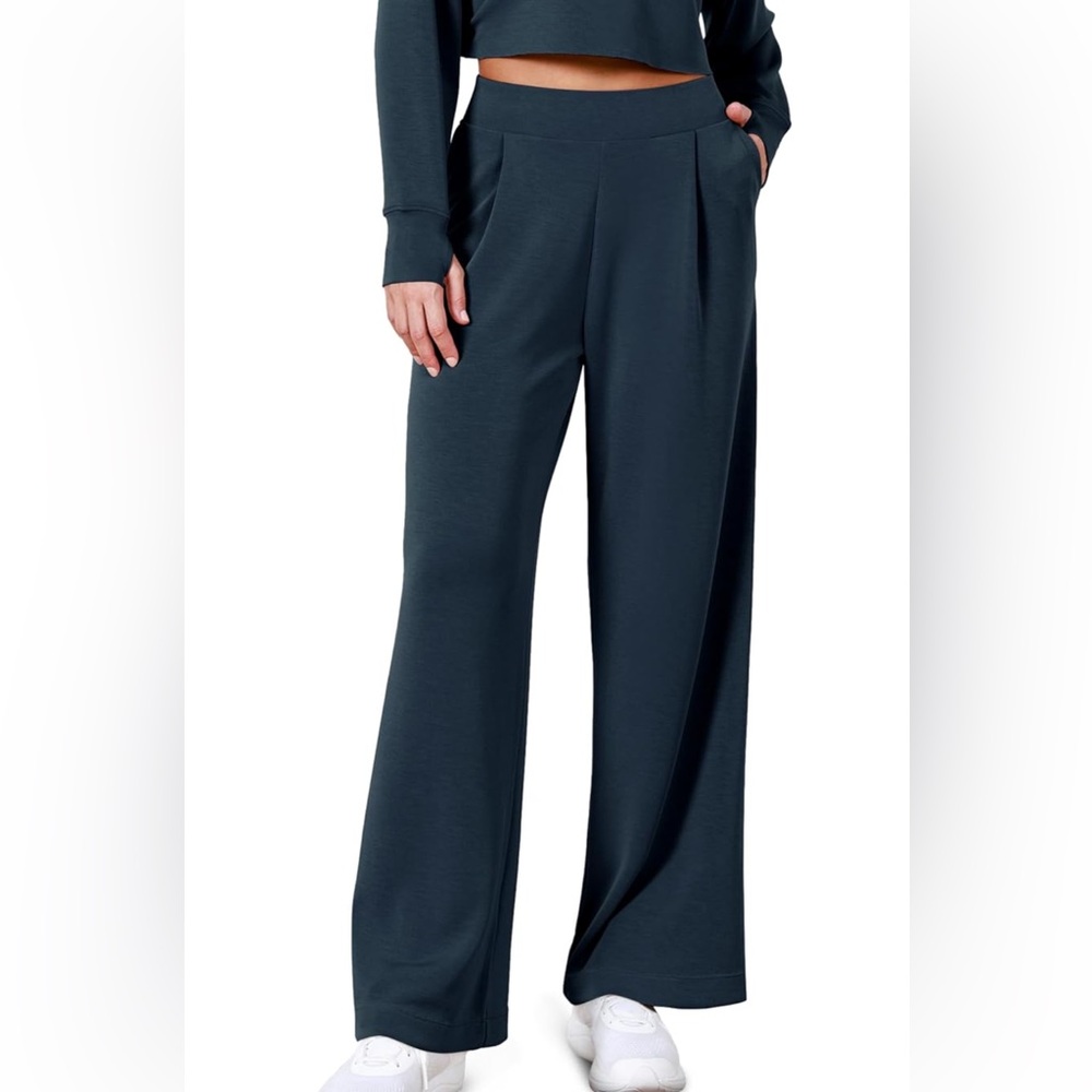 NWOT: Women’s wide leg comfy pants with pockets - Medium